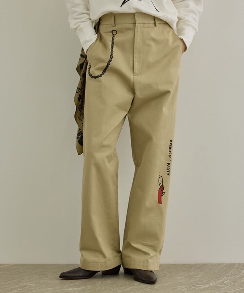 ADAM ET ROPE'(アダムエロペ)の「【Camille de Cussac by SALON】アートプリントトラウザーズパンツ / セットアップ対応(チノパンツ・レディース・ベージュ・M/S)」の1枚目の写真