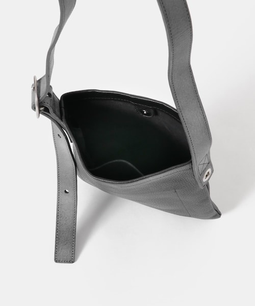 URBAN RESEARCH（アーバンリサーチ）の「Hender Scheme　one side belt bag small（ショルダーバッグ・メンズ・black/beige・FREE）」の8枚目の写真