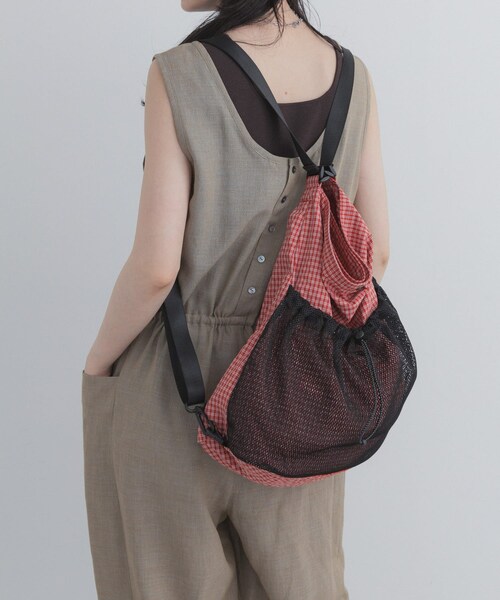 URBAN RESEARCH DOORS(アーバンリサーチドアーズ)の「チェック2WAYナップサック(バックパック/リュック・レディース・BLUE/RED・One)」の3枚目の写真