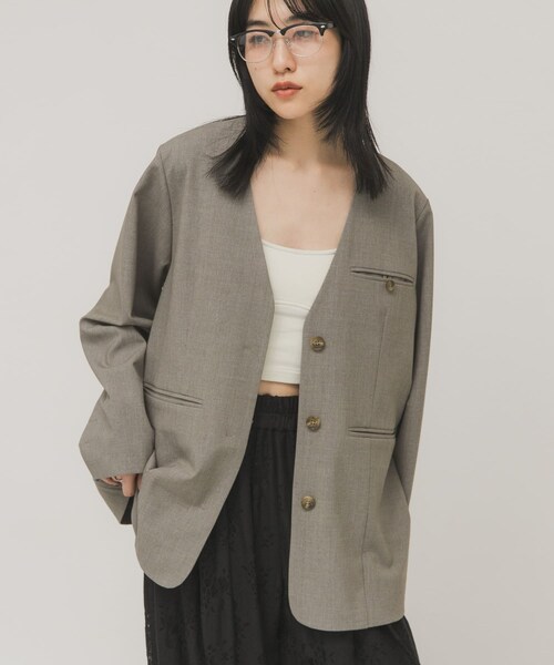 KBF（ケイビーエフ）の「ノーカラーデザインジャケット（ノーカラージャケット・レディース・MOSS GRAY/ASH BROWN・One）」の8枚目の写真