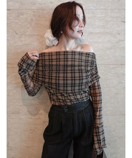 LAGUNAMOON（ラグナムーン）の「フレアスリーブオフショルチュールトップス（Tシャツ/カットソー・レディース・アイボリー/ブラック/イエロー/ミックス・F）」の6枚目の写真