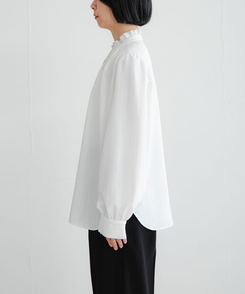 URBAN RESEARCH（アーバンリサーチ）の「ドビーストライプフリルブラウス（シャツ/ブラウス・レディース・OFF WHITE/BLACK・Free）」の14枚目の写真