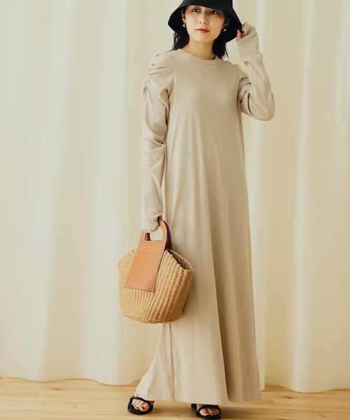 SENSE OF PLACE by URBAN RESEARCH（センスオブプレイスバイアーバンリサーチ）の「ボリュームスリーブアイラインカットワンピース（ワンピース・レディース・GREIGE/LILAC/BLACK・one/COMPACT）」の2枚目の写真