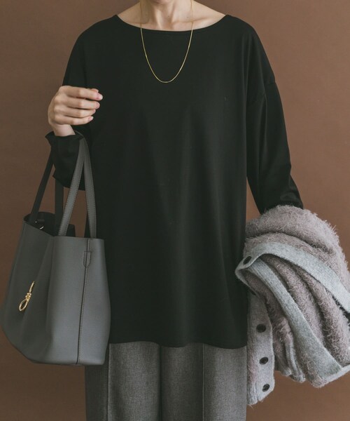 ITEMS URBANRESEARCH（アイテムズ アーバンリサーチ）の「シルケットボートネックロンTシャツ（Tシャツ/カットソー・レディース・WHT/BLK/CHA・Free）」の2枚目の写真