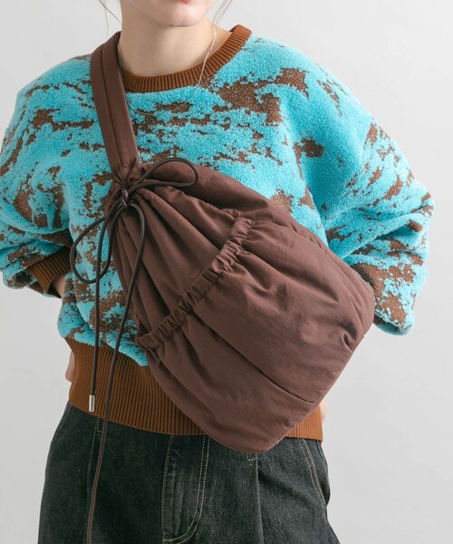 KBF（ケイビーエフ）の「ナイロンパファーボンサック（ショルダーバッグ・レディース・IVORY/BROWN/NAVY・one）」の13枚目の写真