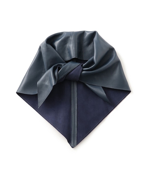 ADAM ET ROPE'(アダムエロペ)の「【J’aDoRe限定】【Pien Studios(ピエン スタジオ)】triangle scarf marine(バンダナ/スカーフ・レディース・ネイビー・F)」の2枚目の写真