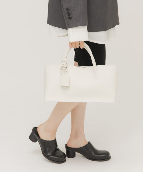 KBF（ケイビーエフ）の「チャーム付きワイドボックスBAG（ハンドバッグ・レディース・OFF/BLACK・One）」の5枚目の写真