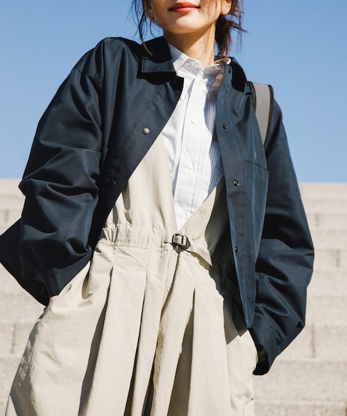 EKAL（エカル）の「『吸水速乾/イージーケア』coolmax chino ショートカバーオールジャケット（カバーオール・レディース・ベージュ/ネイビー・one）」の2枚目の写真