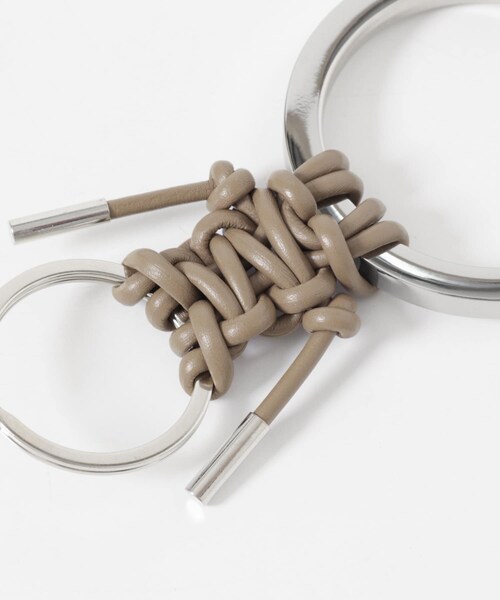 URBAN RESEARCH（アーバンリサーチ）の「ITTI　CRISTY KNOTMAN RING（キーホルダー・メンズ・BLACK/TAUPE・One）」の10枚目の写真