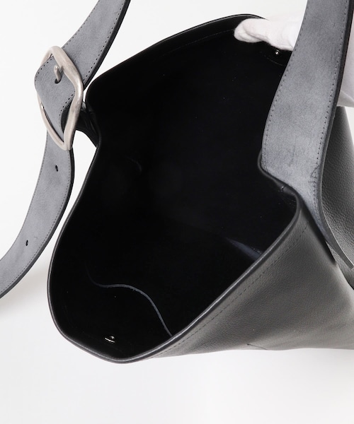 URBAN RESEARCH（アーバンリサーチ）の「Hender Scheme　ONE SIDE BELT BAG（トートバッグ・メンズ・Ｂlack・Free）」の7枚目の写真
