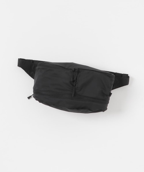 URBAN RESEARCH(アーバンリサーチ)の「DAIWA PIER39 PERTEX TRAVEL EXPAND BAG(ボディバッグ/ウエストポーチ・メンズ・BLACK・One)」の1枚目の写真