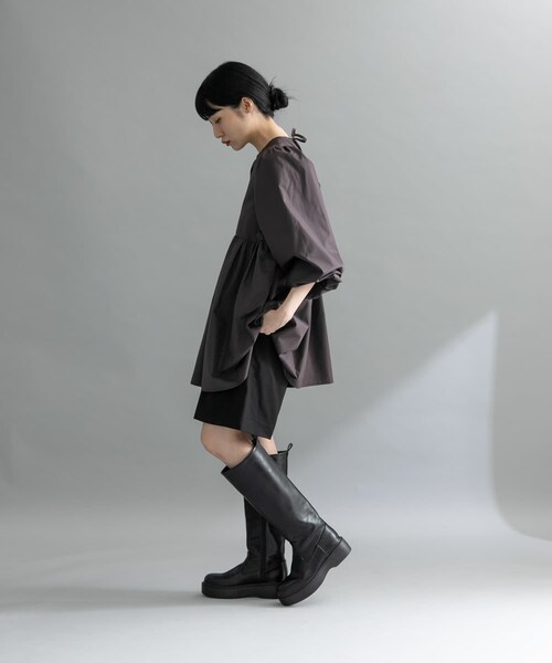 KBF（ケイビーエフ）の「『WEB限定』BACKリボンチュニック（チュニック・レディース・OFF/L.BLUE/D.BROWN・one）」の19枚目の写真