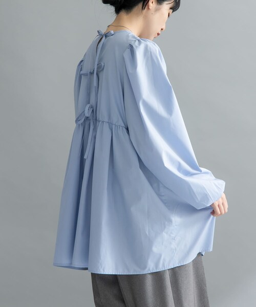 KBF（ケイビーエフ）の「『WEB限定』BACKリボンチュニック（チュニック・レディース・OFF/L.BLUE/D.BROWN・one）」の3枚目の写真