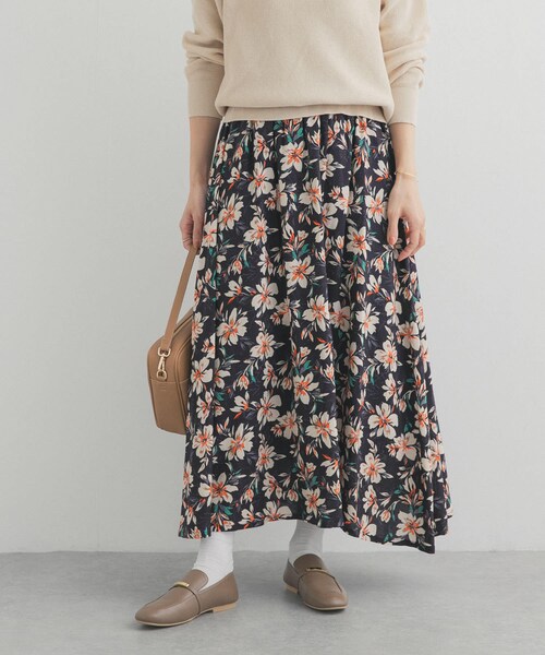URBAN RESEARCH DOORS（アーバンリサーチドアーズ）の「レーヨンフラワープリントスカート（スカート・レディース・NAVY/BLACK・Free）」の4枚目の写真