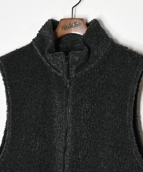 ADAM ET ROPE'（アダムエロペ）の「【ENGINEERED GARMENTS】High Mock Knit Vest（ベスト・メンズ・チャコール/ネイビー・M）」の5枚目の写真