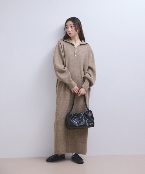 ADAM ET ROPE'（アダムエロペ）の「【WEB限定】2WAYニットポロワンピース（ワンピース・レディース・チャコール/グレー/ブラウン・F）」の5枚目の写真