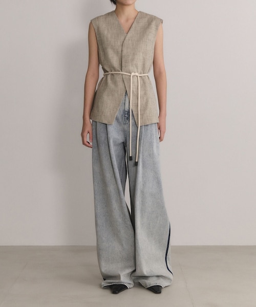 ADAM ET ROPE'（アダムエロペ）の「【EMOELLE】シルクネップジレトップス（ベスト・レディース・キナリ/ベージュ・36/38）」の10枚目の写真