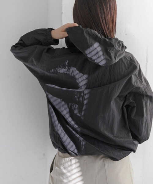 URBAN RESEARCH DOORS(アーバンリサーチドアーズ)の「FORK&SPOON シアーアノラックパーカー(パーカー・レディース・OFF/BLACK・1)」の18枚目の写真