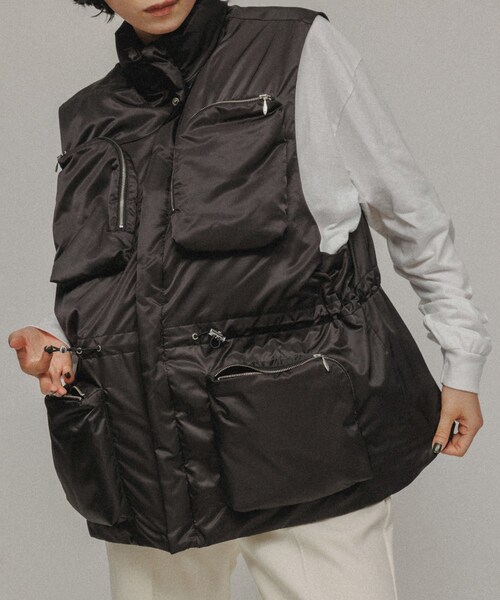ADAM ET ROPE'（アダムエロペ）の「［OUTER］WSIZE PADDED VEST UNISEX（ダウンベスト・レディース・ブラック/シルバー・38/40）」の12枚目の写真