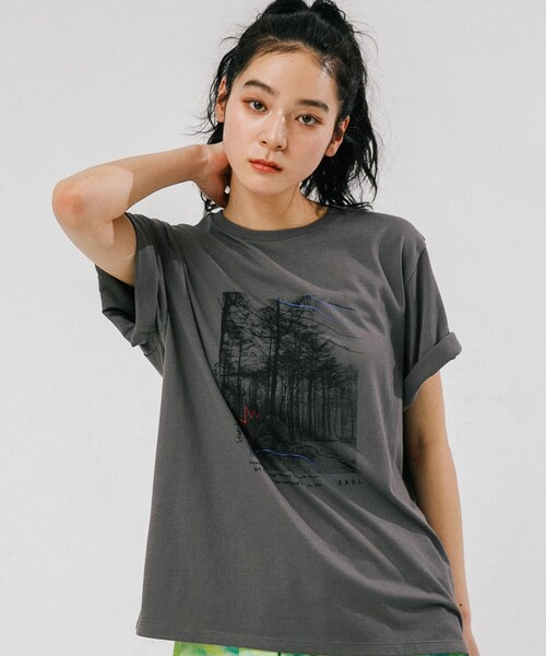 EKAL（エカル）の「フォトプリントショートスリーブTシャツ（Tシャツ/カットソー・レディース・ホワイト/ベージュ/グレー・One）」の18枚目の写真