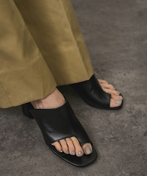 ヒールトングサンダル