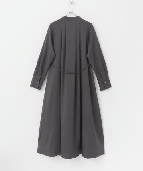 ポケットデザインVネックワンピース