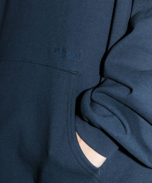 URBAN RESEARCH（アーバンリサーチ）の「Wide Dad　Dad SWEAT PARKA（パーカー・メンズ・D NAVY/RED・1/2）」の10枚目の写真