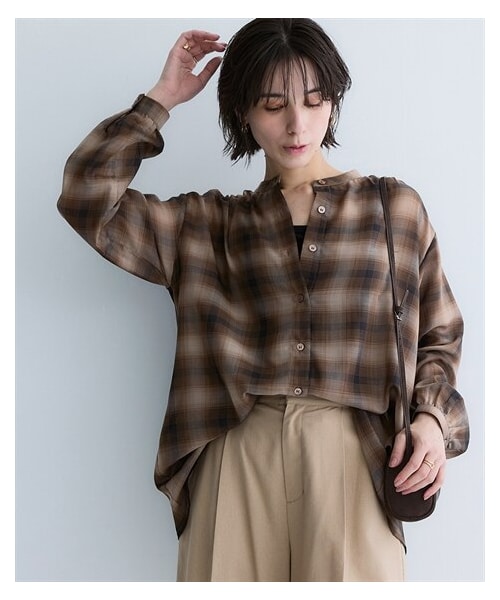 nissen（ニッセン）の「ニュアンスシアーチェックシャツ（防しわ）＜大きいサイズ有＞（シャツ/ブラウス・レディース・オフホワイト×ブラウンチェック/ブラウン×黒チェック/ネイビー×赤チェック/黒×ブルーグレーチェック・S/M/L/LL/3L/4L/5L/6L/8L/10L）」の3枚目の写真