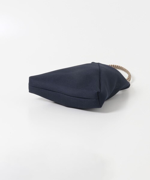 URBAN RESEARCH DOORS（アーバンリサーチドアーズ）の「2WAYメッシュバッグ（トートバッグ・レディース・CHARCOAL/NAVY・-）」の9枚目の写真