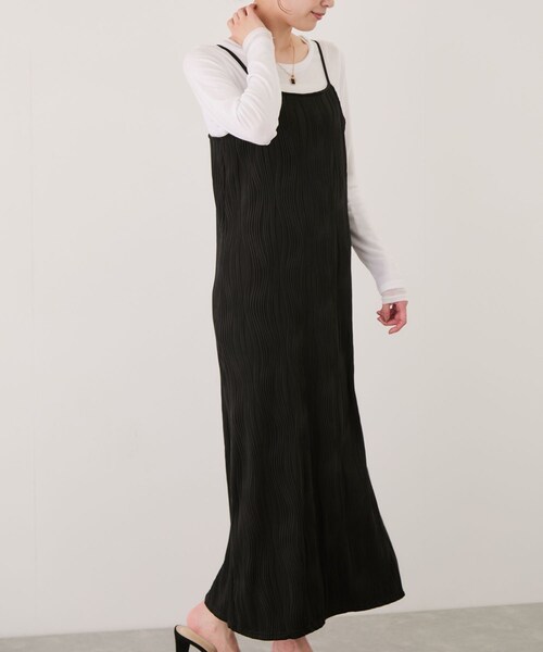 Jayro(ジャイロ)の「なみピンタックキャミワンピース(ワンピース・レディース・ブラック/ダークブラウン/ベージュ・M)」の13枚目の写真