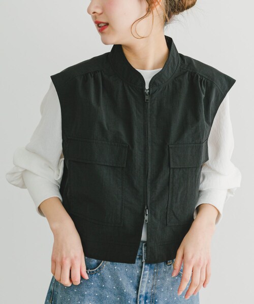 ITEMS URBANRESEARCH（アイテムズ アーバンリサーチ）の「ナイロンショートベスト（テーラードジャケット・レディース・BLK/BRN・FREE）」の3枚目の写真