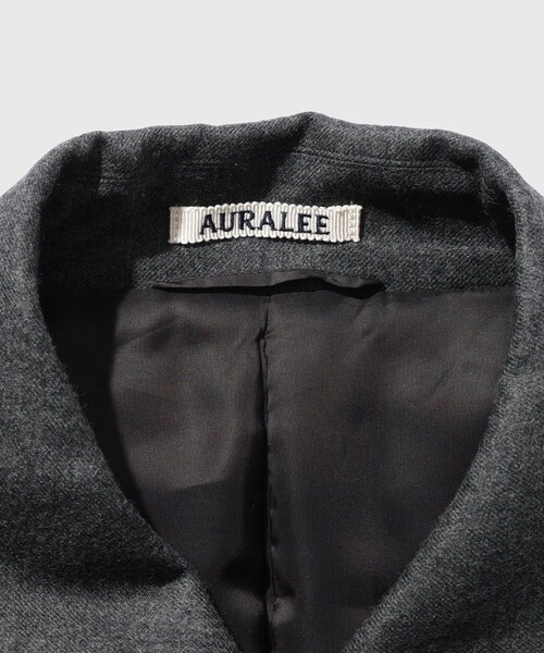 ADAM ET ROPE'(アダムエロペ)の「【AURALEE/オーラリー】SUPER LIGHT WOOL PADDED COAT(ダウンジャケット/コート・メンズ・チャコール・3/4)」の16枚目の写真