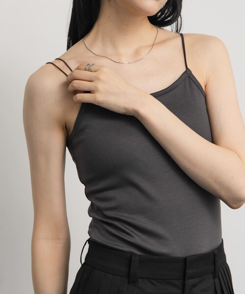 KBF（ケイビーエフ）の「スパゲティダブルストラップキャミソール（キャミソール・レディース・IVORY/CHARCOAL/BLACK・one）」の16枚目の写真