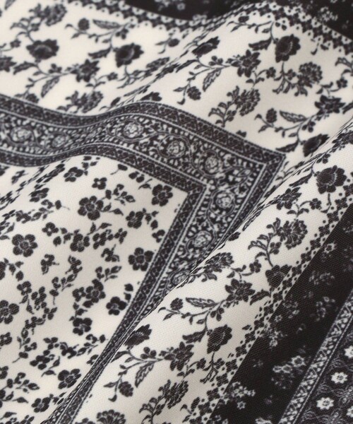 ROPE' PICNIC（ロペピクニック）の「花柄×パターン柄スカーフ 70cm（バンダナ/スカーフ・レディース・ブラック系/ブラウン系・F）」の6枚目の写真