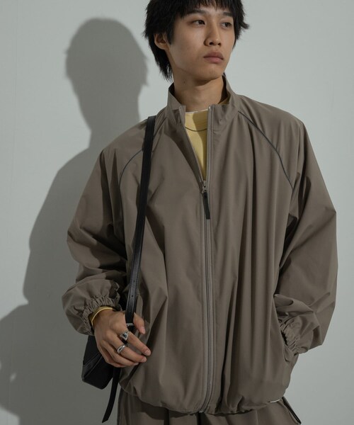 SENSE OF PLACE by URBAN RESEARCH（センスオブプレイスバイアーバンリサーチ）の「『セットアップ対応』パイピングスタンドブルゾン（ブルゾン・メンズ・BURGUNDY/BLACK/BEIGE・M/L）」の21枚目の写真