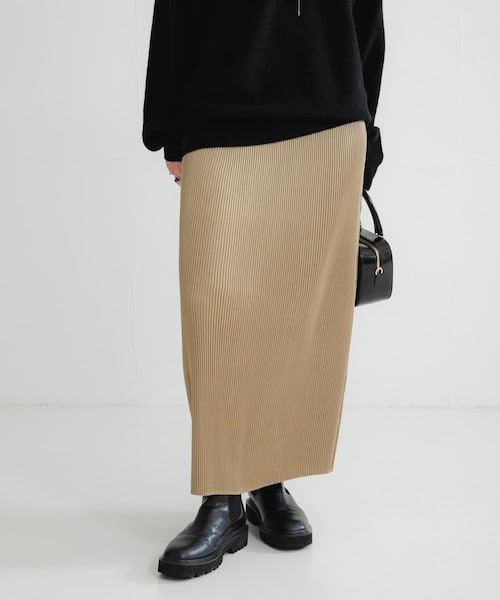 URBAN RESEARCH(アーバンリサーチ)の「サテンプリーツストレートラインスカート(スカート・レディース・BEIGE/KHAKI・FREE)」の1枚目の写真
