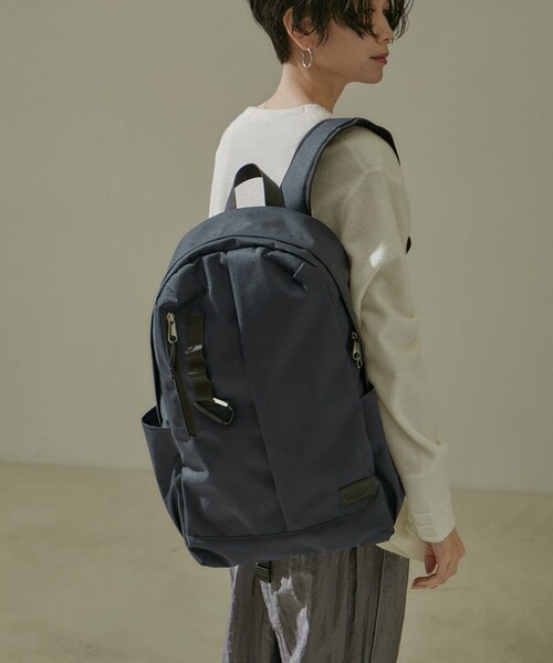 ADAM ET ROPE'（アダムエロペ）の「【WEB限定】[ショルダーバッグ付き・ユニセックスで使える・軽量・A4対応・大容量]バッグパック 3（バックパック/リュック・レディース・ブラック/グレー/グレー系/ダークブラウン/ネイビー・F）」の8枚目の写真