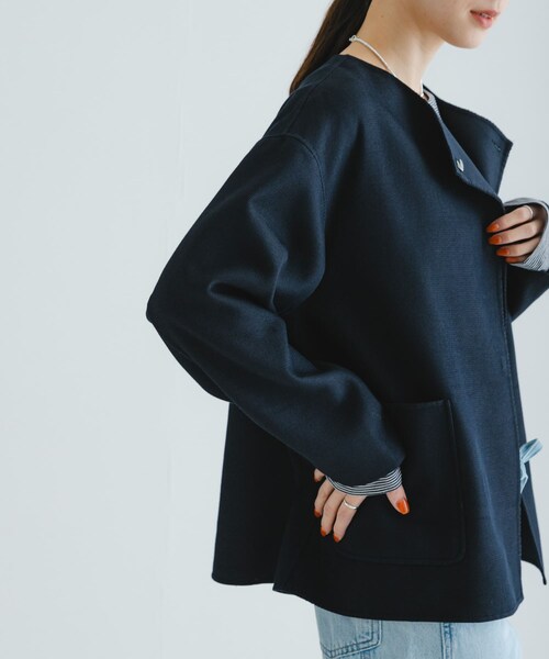 URBAN RESEARCH（アーバンリサーチ）の「ツイルノーカラーリバーコート（ノーカラージャケット・レディース・NAVY・FREE）」の4枚目の写真