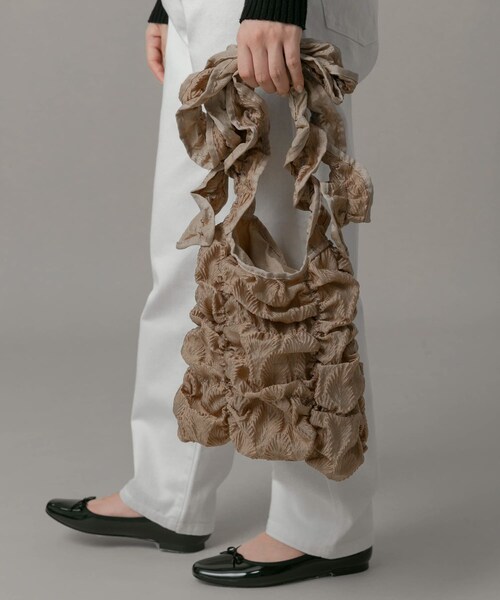 URBAN RESEARCH Sonny Label（アーバンリサーチサニーレーベル）の「Casselini　スクエアギャザーショルダーバッグ（ショルダーバッグ・レディース・ブラック/ホワイト/ベージュ・one）」の4枚目の写真