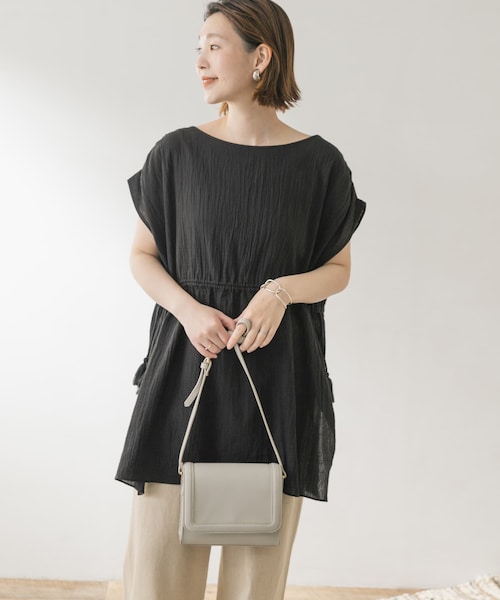 URBAN RESEARCH ROSSO（アーバンリサーチロッソ）の「F by ROSSO　ウエストギャザーオーバーブラウス（シャツ/ブラウス・レディース・BROWN/BLACK/WHITE・FREE）」の2枚目の写真