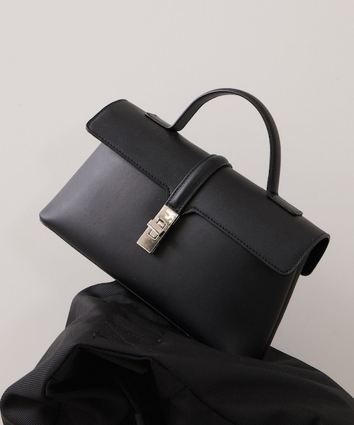 VIS(ビス)の「ひねり金具ワンハンドルミニショルダーバッグ/2WAY,WEB限定カラーあり(ショルダーバッグ・レディース・ブラック/ブラック系/グレー系/キャメル/ベージュ/ダークブラウン/ブルー系・F)」の1枚目の写真