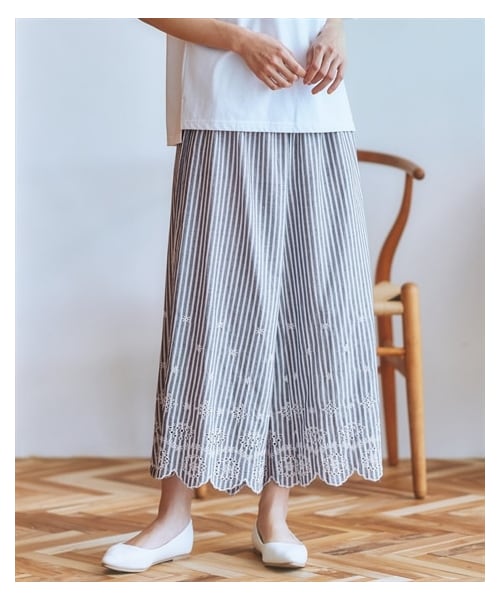 nissen（ニッセン）の「裾レース刺しゅう付インナーペチパンツ【重ね着用】（パンツ・レディース・オフホワイト/黒/チャコールグレー/スモーキーブルー/グレージュ/ギンガムチェック/ストライプ/ベージュ・M~L）」の12枚目の写真