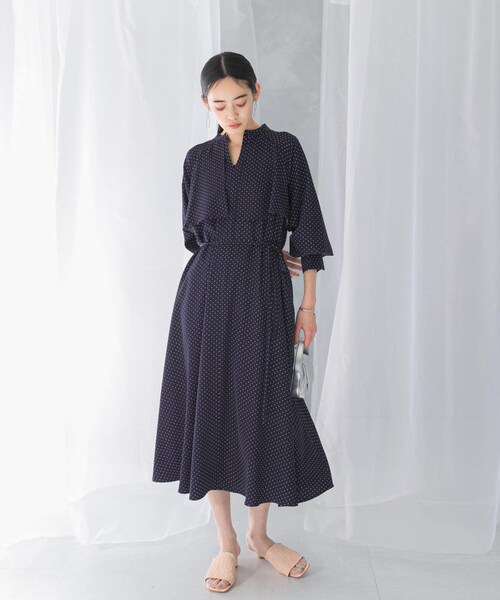 URBAN RESEARCH ROSSO（アーバンリサーチロッソ）の「『WEB限定』ドットプリントケープワンピース（ワンピース・レディース・NAVY/BLACK・FREE）」の6枚目の写真