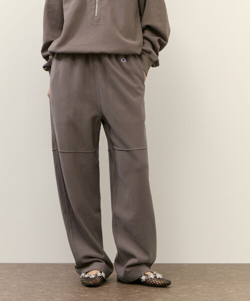 ADAM ET ROPE'（アダムエロペ）の「【Champion for ADAM ET ROPE'】別注 SWEAT WIDE PANTS（その他パンツ・レディース・オフホワイト/ブラウン系/ネイビー・M/S）」の17枚目の写真
