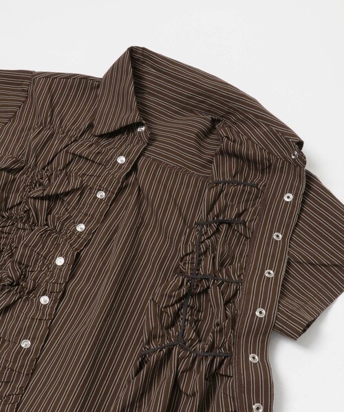ITEMS URBANRESEARCH（アイテムズ アーバンリサーチ）の「シャーリングストライプシャツ（シャツ/ブラウス・レディース・BEG/BRN/BLK・Free）」の19枚目の写真