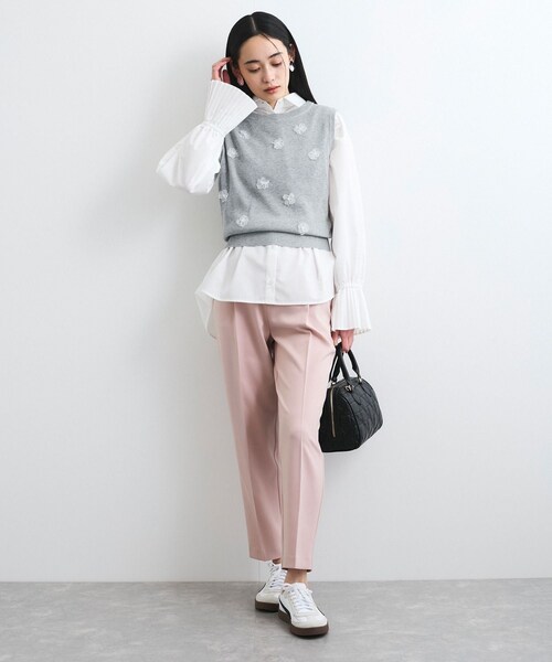 VIS（ビス）の「フラワーモチーフニットベスト（ベスト・レディース・ブラック/ライトグレー/オフホワイト・F）」の5枚目の写真