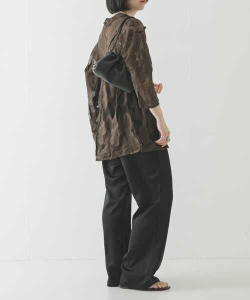 URBAN RESEARCH（アーバンリサーチ）の「レザーショルダーバッグ（ショルダーバッグ・レディース・BLACK/BROWN/SILVER・-）」の8枚目の写真