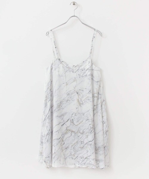 URBAN RESEARCH DOORS（アーバンリサーチドアーズ）の「thint　ストーンプリントフレアキャミチュニック（キャミソール・レディース・GRAY/OFF WHITE・one）」の2枚目の写真