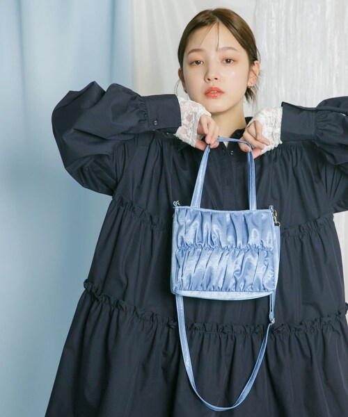 KBF（ケイビーエフ）の「サテンギャザーハンドBAG（ハンドバッグ・レディース・IVORY/BLUE/PINK・one）」の13枚目の写真