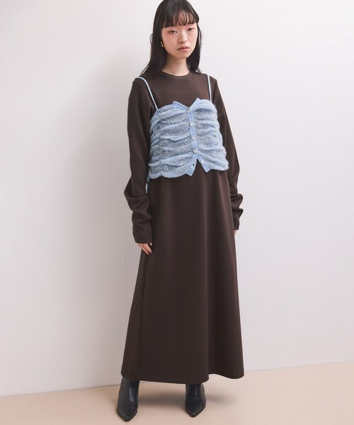 ADAM ET ROPE'(アダムエロペ)の「【WEB限定】ニットキャミソールセットワンピース(ワンピース・レディース・ブラック/チャコール/ダークブラウン・F)」の4枚目の写真